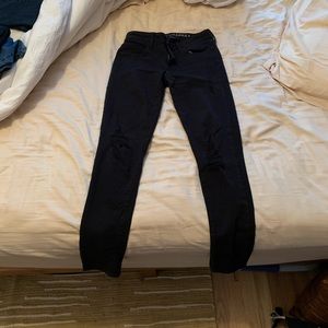Black American Eagle low rise ripped jeans